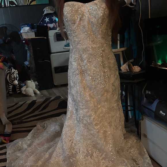 Elegant sequence wedding dress - Picture 4 of 8